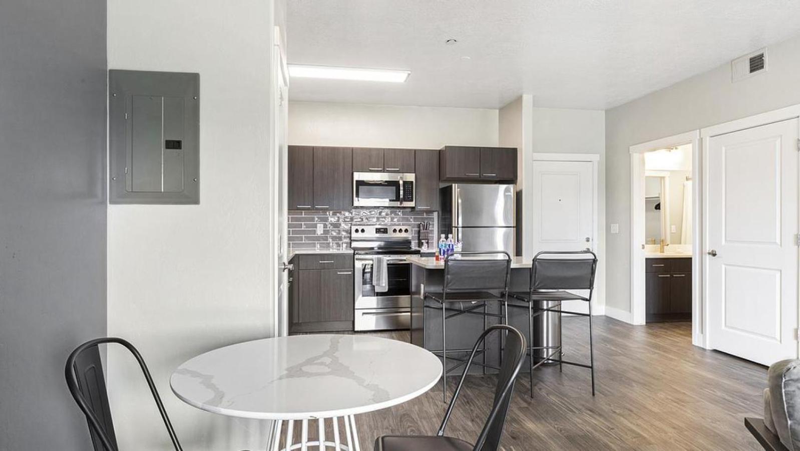 Landing - Modern Apartment With Amazing Amenities Salt Lake City Exterior photo